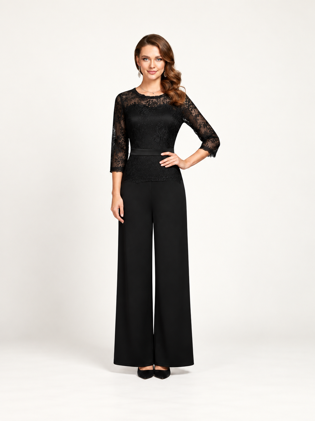 Diana™ Elegant Kjole – model på lys studiobaggrund 3:4