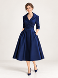 Penelope | Elegant A-formet midikjole – model på lys studiobaggrund 3:4