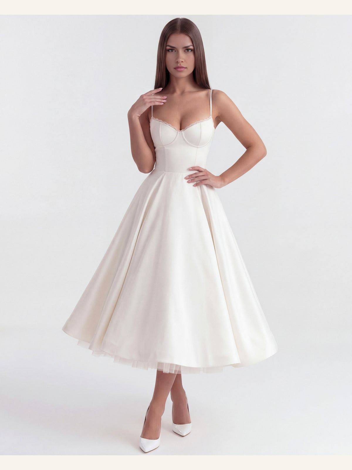 Selene | Elegant midikjole i satin